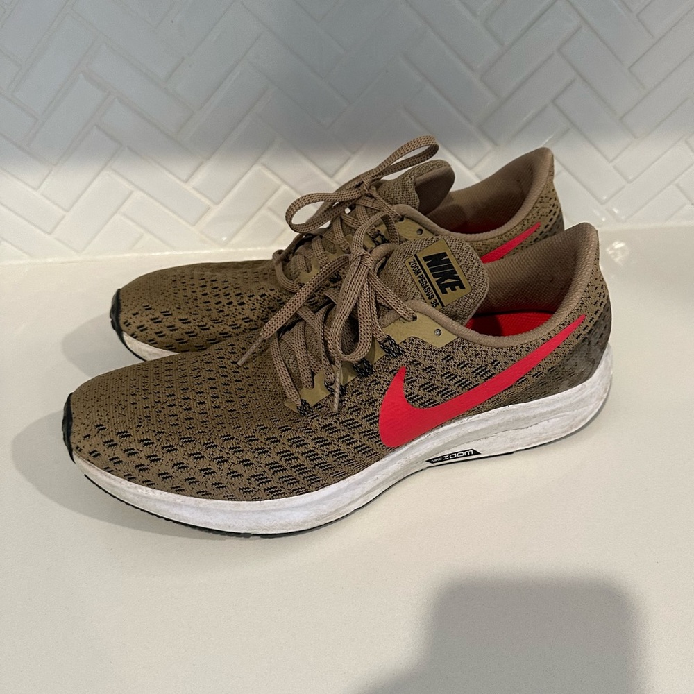 Nike Zoom Pegasus 35 - size 10.5